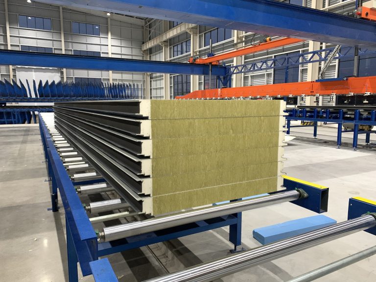 聚氨酯封边岩棉夹芯板 聚氨酯封边岩棉夹芯板