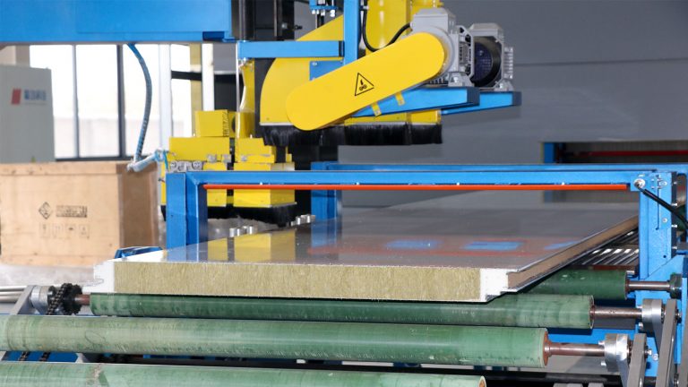 集装箱活动房高端墙壁生产线